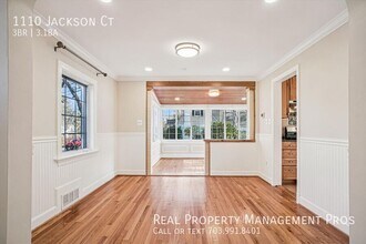 1110 Jackson Ct in Falls Church, VA - Building Photo - Building Photo