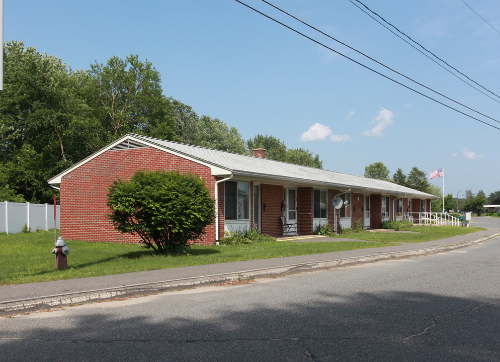 42 Golden Ct in Hadley, MA - Foto de edificio