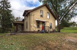 491 County Rd E in Hudson, WI - Building Photo