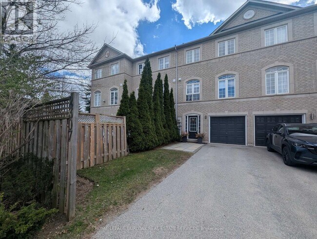 2307 Sutton Dr in Burlington, ON - Building Photo - Building Photo