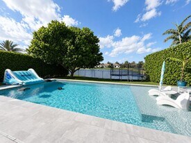 8408 NW 40th St in Pembroke Pines, FL - Building Photo