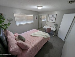 1600 S Palmetto Ave in South Daytona, FL - Building Photo - Building Photo