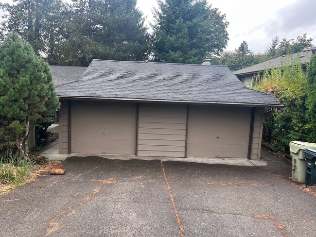 1585 SW 89th Ave in Portland, OR - Building Photo - Building Photo