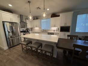 10 Stride Ct in Sacramento, CA - Building Photo - Building Photo