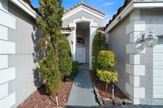 366 Bedford Ave in Weston, FL - Building Photo - Building Photo