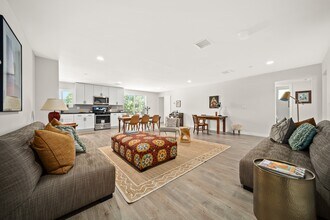 14209 Gilmore Street in Van Nuys, CA - Foto de edificio - Building Photo