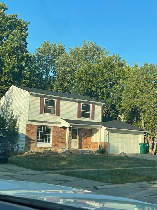 2368 Colony Way in Ypsilanti, MI - Building Photo