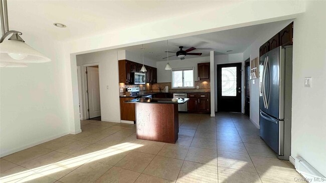 34 Marksman Ln in Levittown, NY - Building Photo - Building Photo