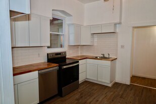 6537 Library Rd, Unit Apt C in South Park, PA - Building Photo
