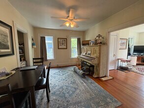 106 Harvard St, Unit 2 in Newton, MA - Foto de edificio - Building Photo
