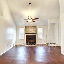 916 Hilltop Dr in Irving, TX - Building Photo - Building Photo