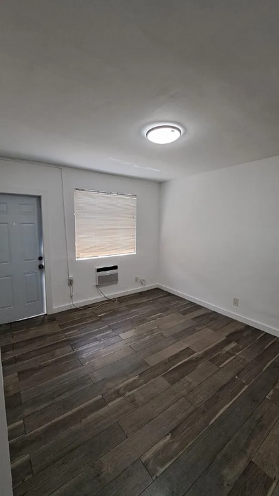 1703 Thomas St in Hollywood, FL - Building Photo