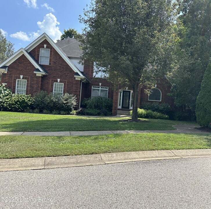 17014 Ashburton Dr in Louisville, KY - Building Photo