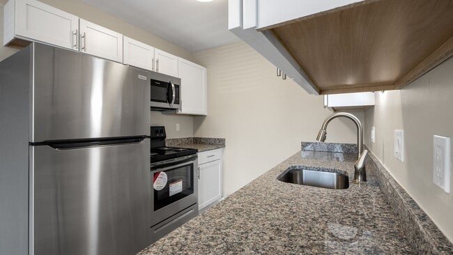 Rosewood Apartments in Ferndale, MI - Building Photo - Building Photo
