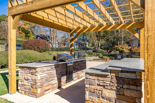 The Ivy Brookhaven in Atlanta, GA - Building Photo - Building Photo