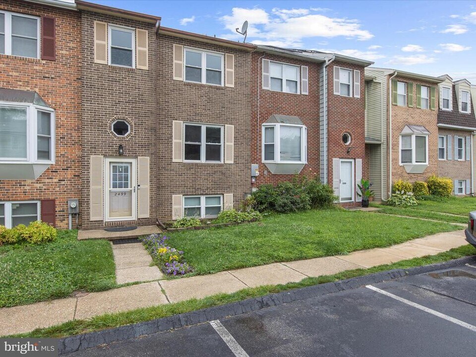 2499 Vineyard Ln in Crofton, MD - Building Photo