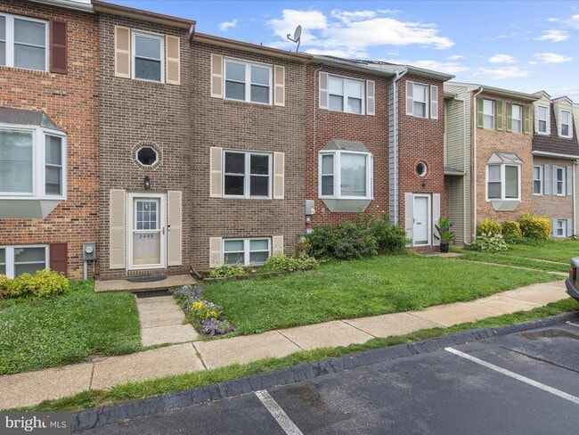 property at 2499 Vineyard Ln
