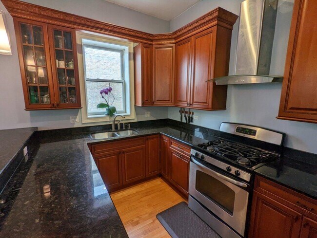 2426 W Erie St in Chicago, IL - Building Photo - Building Photo