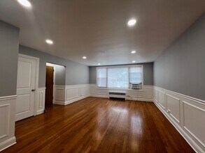 2409 W Jarvis Ave in Chicago, IL - Building Photo - Building Photo
