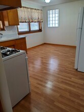 7126 W Jarvis Ave in Niles, IL - Building Photo - Building Photo