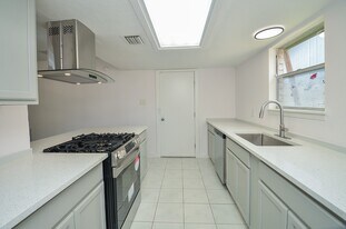 3722 Brier Gardens Dr in Houston, TX - Building Photo