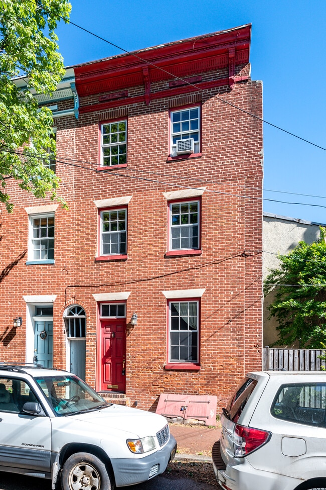 property at 1614 Lancaster St
