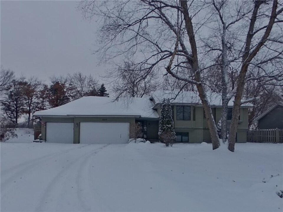 1503 Palomino Trail in Eagan, MN - Building Photo