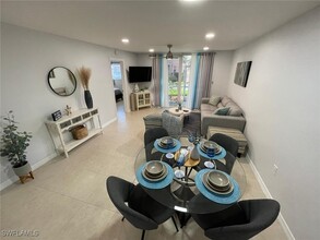 170 Turtle Lake Ct in Naples, FL - Foto de edificio - Building Photo