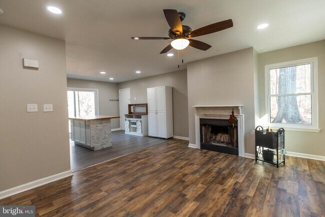 462 Wild Rose Ln in Harpers Ferry, WV - Building Photo - Building Photo