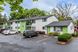 PineWood Commons in Gresham, OR - Foto de edificio - Building Photo