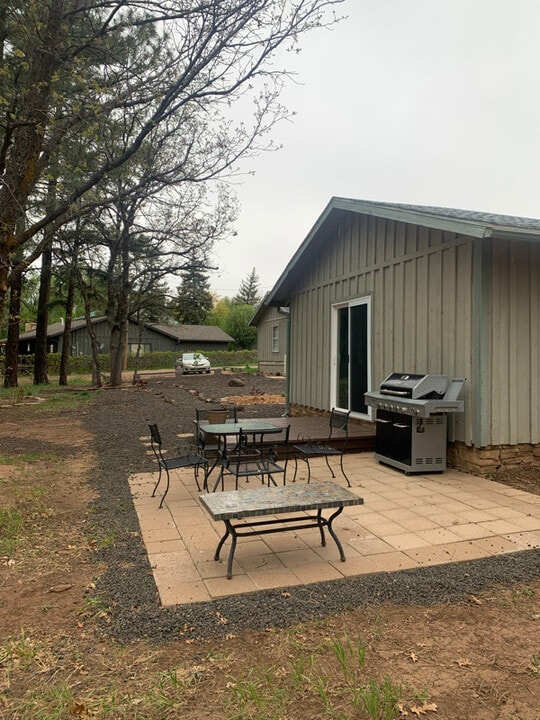 1249 W Apache Ln in Lakeside, AZ - Building Photo