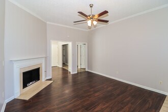 2125 Oak Springs Dr in Memphis, TN - Building Photo - Building Photo