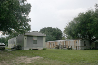 Triple T Mobile Home Park in Thonotosassa, FL - Foto de edificio - Building Photo