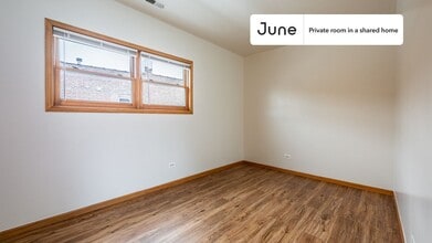 Room in Shared 3 bed/2 bath home in Chicago, IL - Building Photo - Building Photo