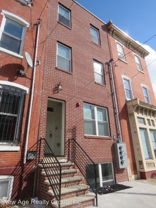 303 N 41st St in Philadelphia, PA - Building Photo