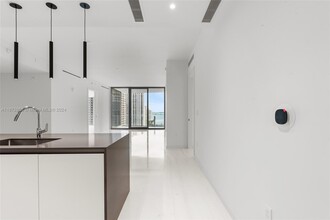 300 Biscayne Blvd Way in Miami, FL - Building Photo - Building Photo