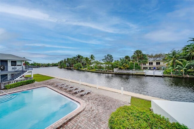 property at 1814 E Oakland Park Blvd