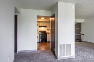 Paddock Village Apartments in Florissant, MO - Foto de edificio - Interior Photo