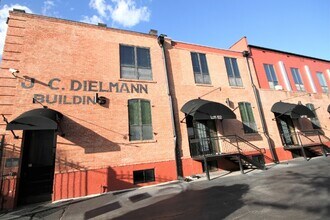 710 S Medina St-Unit -202 in San Antonio, TX - Building Photo - Building Photo