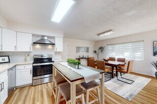 10320 San Luis Rey Pl NE in Albuquerque, NM - Building Photo