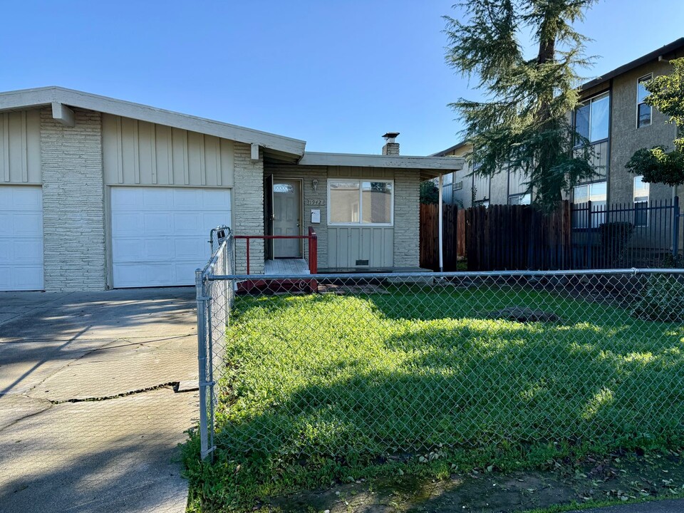 1942 Wright St in Sacramento, CA - Building Photo