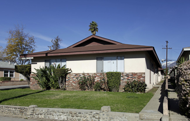 542-546 W D St in Ontario, CA - Foto de edificio - Building Photo