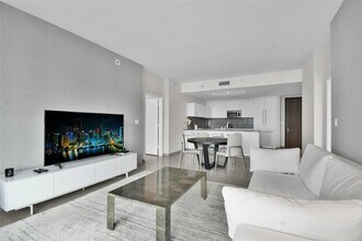 88 SW 7th St, Unit 3503 in Miami, FL - Building Photo - Building Photo