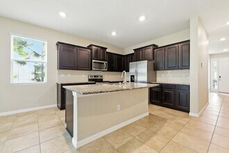 6528 Serenity Fall Ln in Sarasota, FL - Building Photo - Building Photo