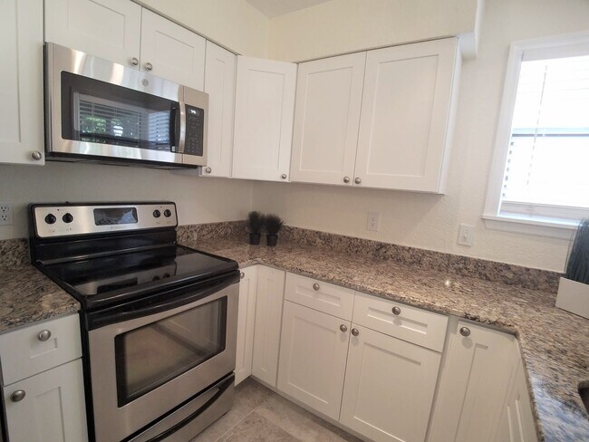 property at 2923 Antique Oaks Cir