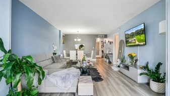 3001 NW 48th Ave, Unit Cypress Condo Oakland in Lauderdale Lakes, FL - Building Photo