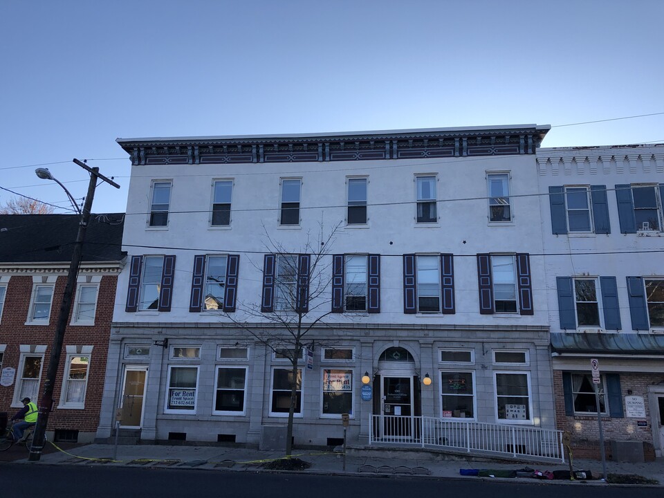 130 Carlisle St in Hanover, PA - Building Photo