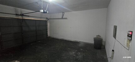 17471 Red Oak Dr in Houston, TX - Building Photo - Building Photo