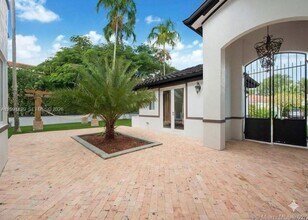 8164 SW 171st St in Palmetto Bay, FL - Building Photo - Building Photo