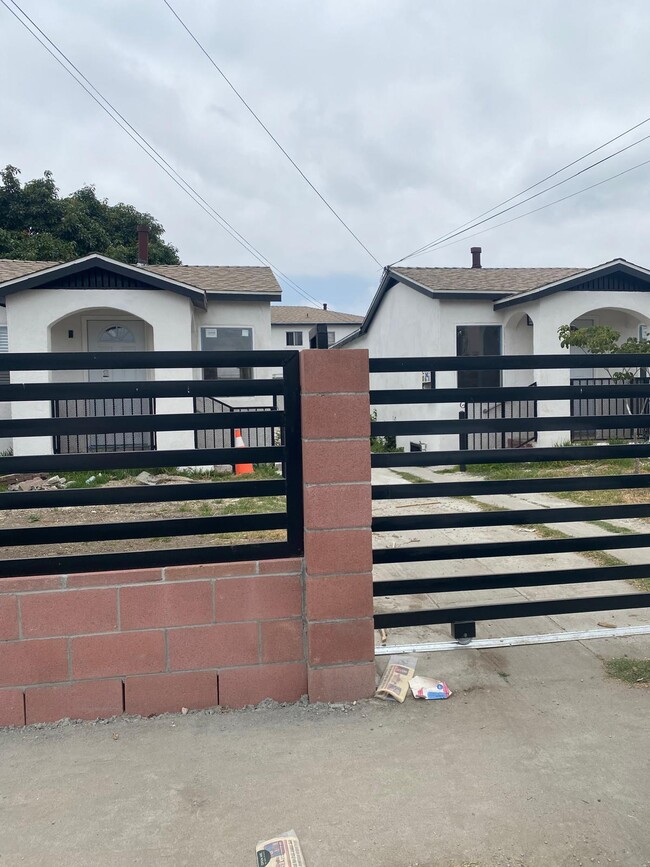 property at 1633 W 37th St